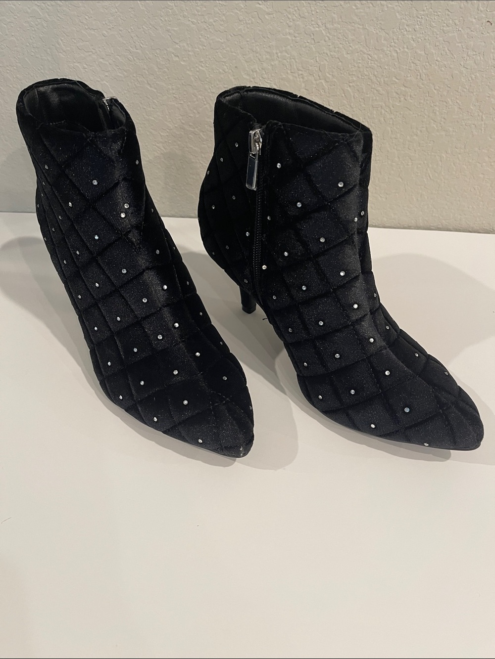 Stylish Black Quilted Ankle Boots W/Sparkling Rhinestone. Size 8. New in a box